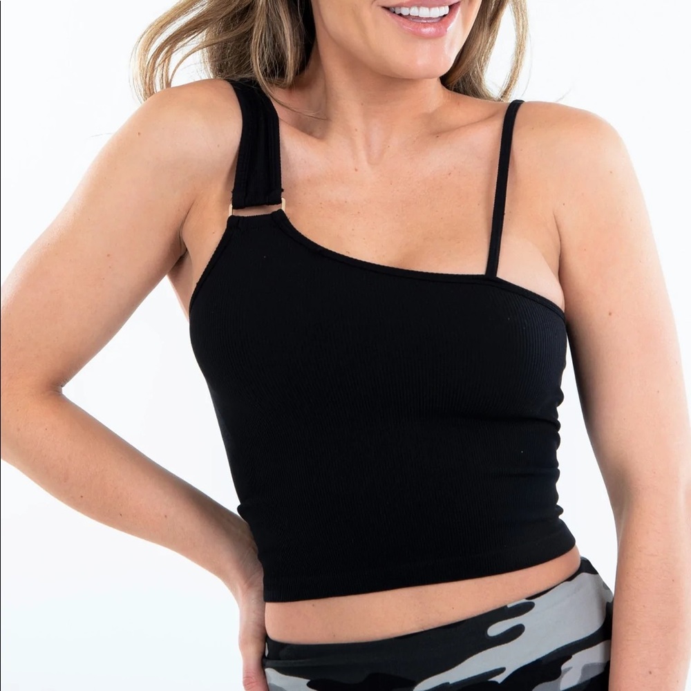 ONE SHOULDER TANK W/ RECTANGLE HARDWARE